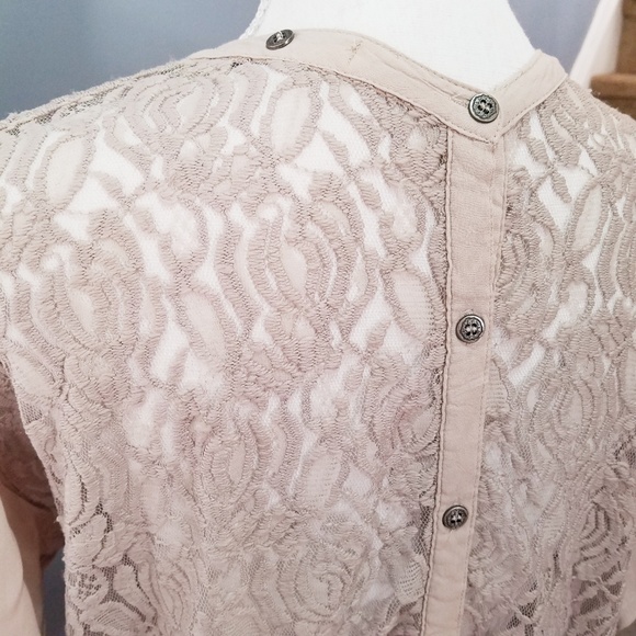 Tan Button Up S/S Blouse with Lace Back & Pockets - Picture 6 of 8